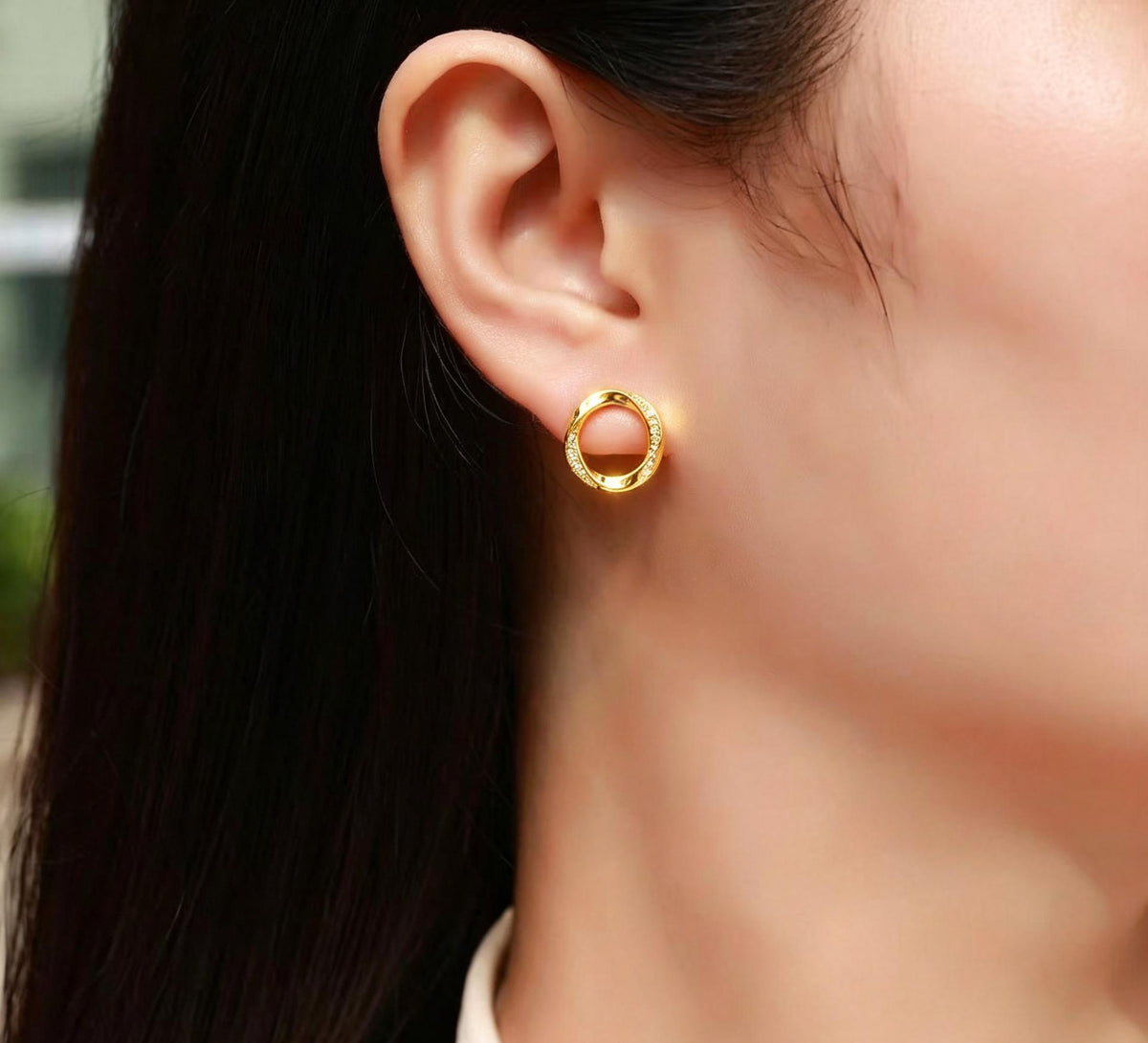 Mobius Pave Studs