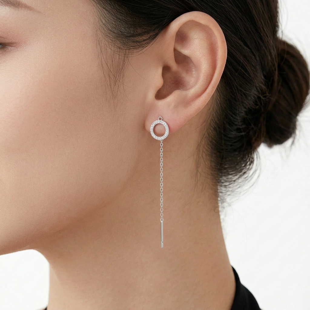 Circle Pavé Chain Drops 单耳佩戴图